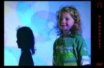 Diese Schattenbilder aus der Lightshow der Ausstellung wurden beim Kinderfest des Schlossmuseums am 8. September 2007 aufgenommen. foto-kinderfest-18