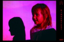 Diese Schattenbilder aus der Lightshow der Ausstellung wurden beim Kinderfest des Schlossmuseums am 8. September 2007 aufgenommen. foto-kinderfest-19