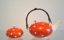 Teekanne und Zuckerdose, Service "Haarlem"
Firma: Wächtersbach
Entwurf: Ursula Fesca, um 1932
Dekor 2873, ab 1934 verkauft