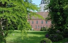 Das Schloss Jever vom Schlosspark aus gesehen Das Schloss Jever vom Schlosspark aus gesehen