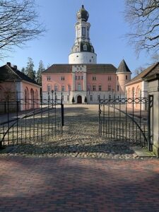 Eingangsbereich des Schlosses heute