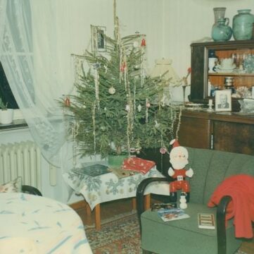 Tannenbaum im Wohnzimmer, Foto von 1966, Nachweis: Schlossmuseum Jever/Bildgedächtnis Oldenburg