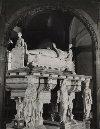 Ansicht von Nordosten mit Brandmauer im Hintergrund (H. Kunst 1959).