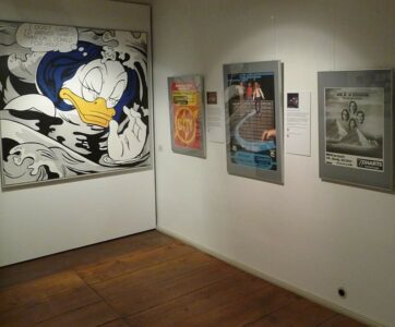 Und eine ertrinkende Ente wird hoffentlich von Donald in der Konzertplakatausstellung gerettet.