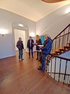 Alle in Gedanken vertieft: Andreas Bocksberger (Haustechnik), (Ausstellungsgrafik), Andreas von Seggern, Maren Siems und Andreas Reiberg.