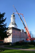 Abnahme der Wetterfahne 2020 I<br />
© Foto Schlossmuseum Jever<br />
96 dpi, JPG, 3,5 MB >><a href="https://www.schlossmuseum.de/wp-content/uploads/2024/08/abnahme-der-wetterfahne-2020-foto-schlossmuseum(1).jpg" target="_blank">Download</a><<
