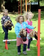 Familienfest 2024 Schloss Jever Steckenpferd 1<br />
© Foto Jörg Stutz<br />
96 dpi, JPG, 1 MB >><a href="https://www.schlossmuseum.de/wp-content/uploads/2024/08/familienfest-schlossmuseum-jever-steckenpferd-foto-joerg-stutz.jpg" target="_blank">Download</a><<