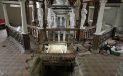 Edo-Wiemken-Denkmal, Graböffnung, 05.06.2025 (2)<br />
© Schlossmuseum Jever<br />
JPG, 1.7 MB >><a href="https://www.schlossmuseum.de/wp-content/uploads/2025/06/Edo-Wiemken-Denkmal-Graboeffnung-05062025(2)-Schlossmuseum-Jever.jpg" target="_blank">Download</a><<